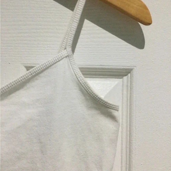 Old Navy White Fitted Sleeveless Camisole - Picture 4 of 6